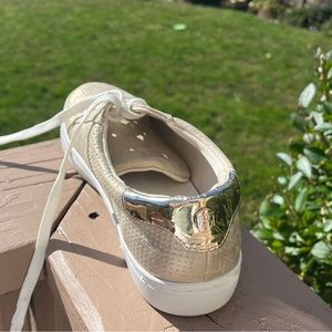 Liz Claiborne Beige/Gold. Super cute and comfortable. Size 9